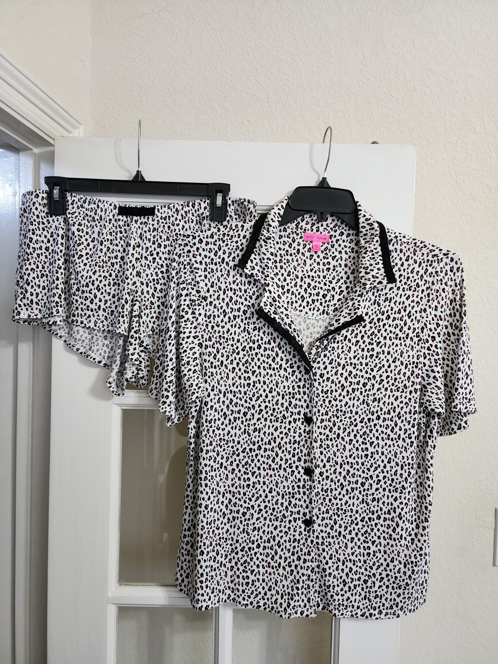 Betsey Johnson Leopard Print Pajama Set Large Heart Button Shorts